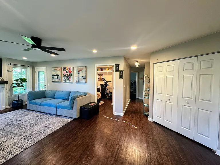 115 E Fabish Dr — Photo 2