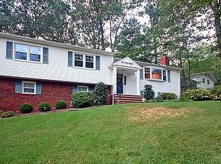 1048 Sunny Slope Dr, Mountainside, NJ 07092