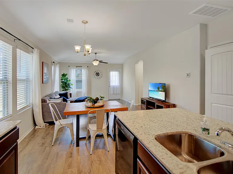 9414 Laiden Creek Trl — Photo 2