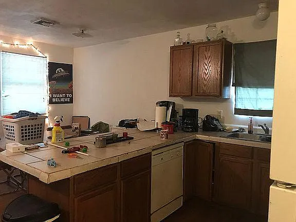750 College Ave photo 1
