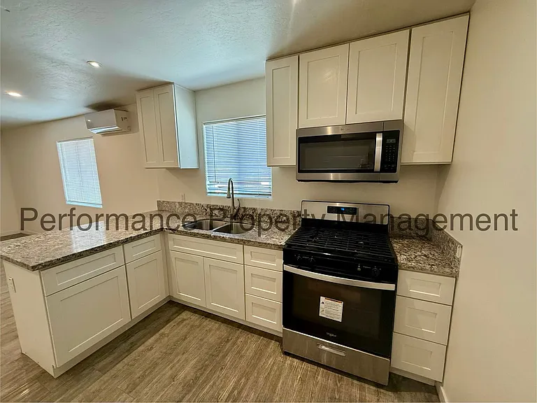 Decatur St 703 — Photo 3