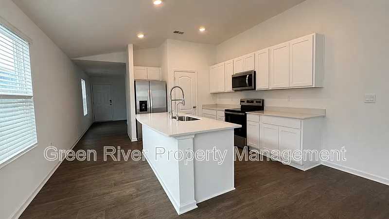 3 bed, 2.0 bath, 1618 sqft, $1,950 — Photo 4