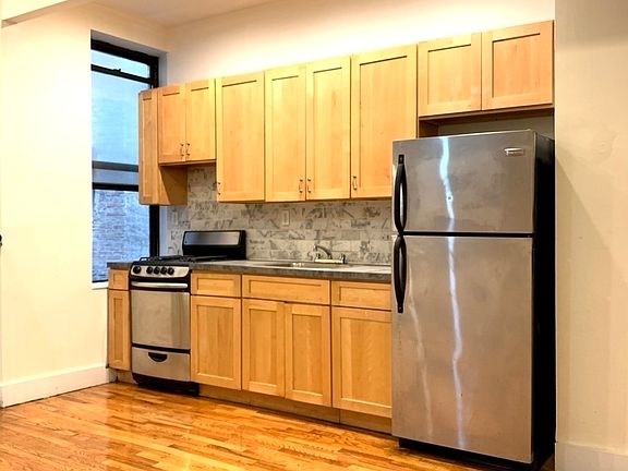 2nd image of 658 Park Pl #1LL