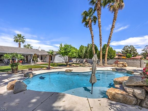 3rd image of 5809 Paseo Del Mar