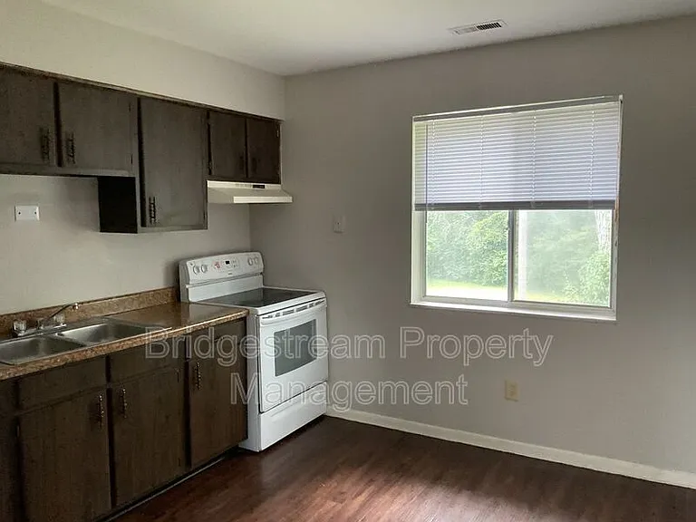 7837 N Main St #9 — Photo 17