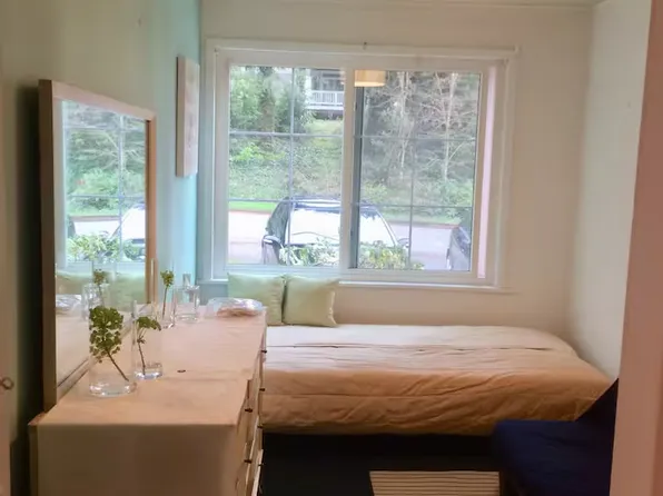 12706 10th Ave NE, Seattle, WA 98125