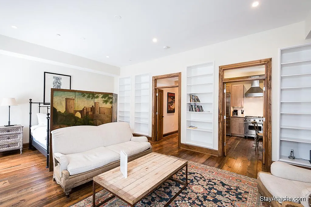 Studio, 800 sqft, $3,840 — Photo 2