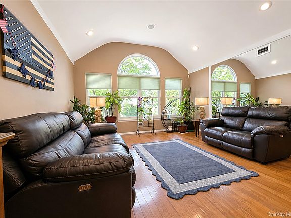5th image of 12 Laurel Lane