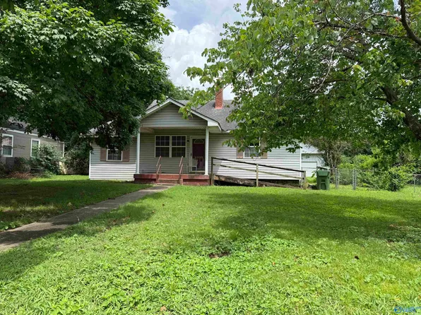 3003 Vanderbilt Dr SW, Huntsville, AL 35801