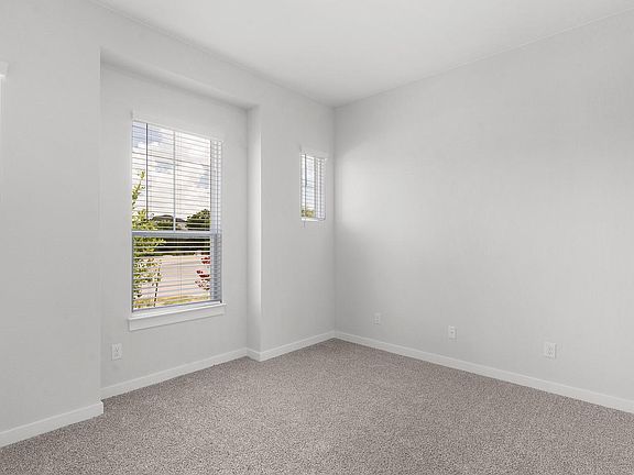 4th image of 301 Oak Blossom Rd