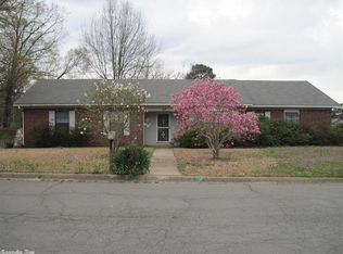 27 Old Orchard Dr, Mabelvale, AR 72103