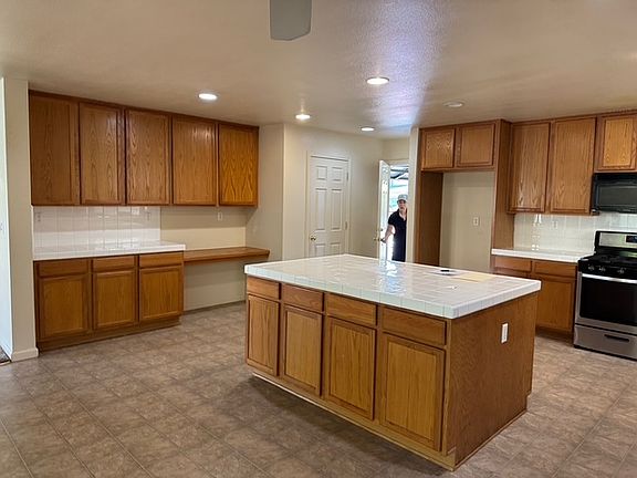 5th image of 2424 Sandpiper Ln