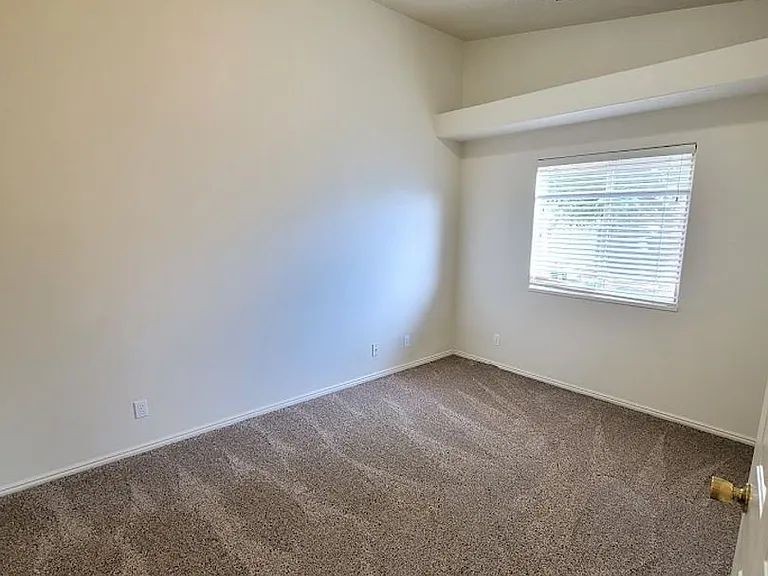 787 N Warm Springs Dr — Photo 13