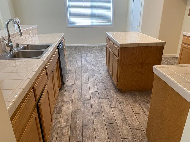 5 bed, 3050 sqft, $3,200 — Photo 4