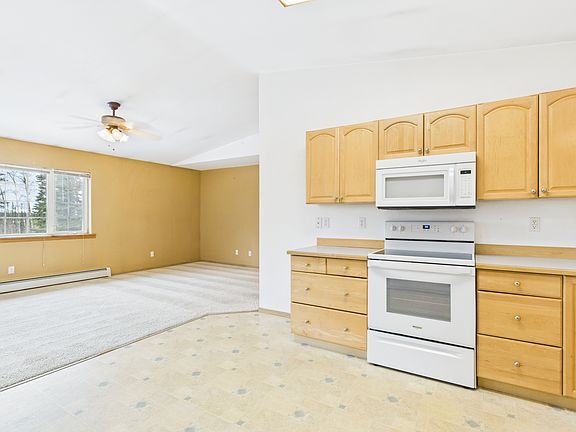 3rd image of 955 Pickering Dr #2