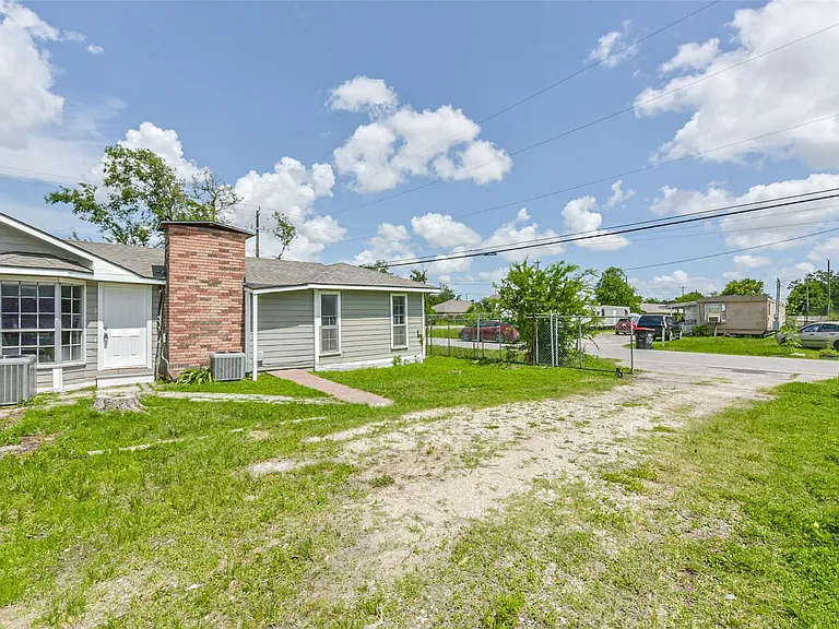 14249 Brownsville St — Photo 22