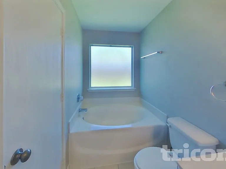 233 Amherst Dr — Photo 10