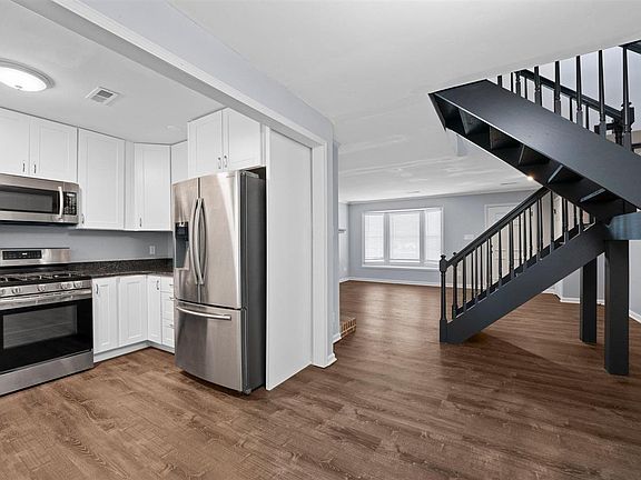 4th image of 1592 Pleasant Valley Ct #A
