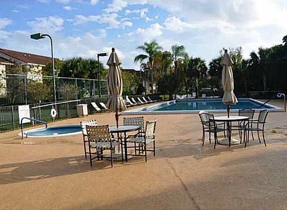3rd image of 10115 W Oakland Park Blvd