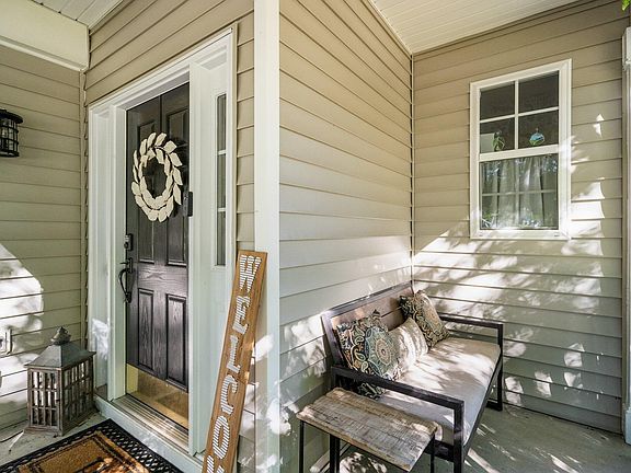 3rd image of 4702 Carmen Ln