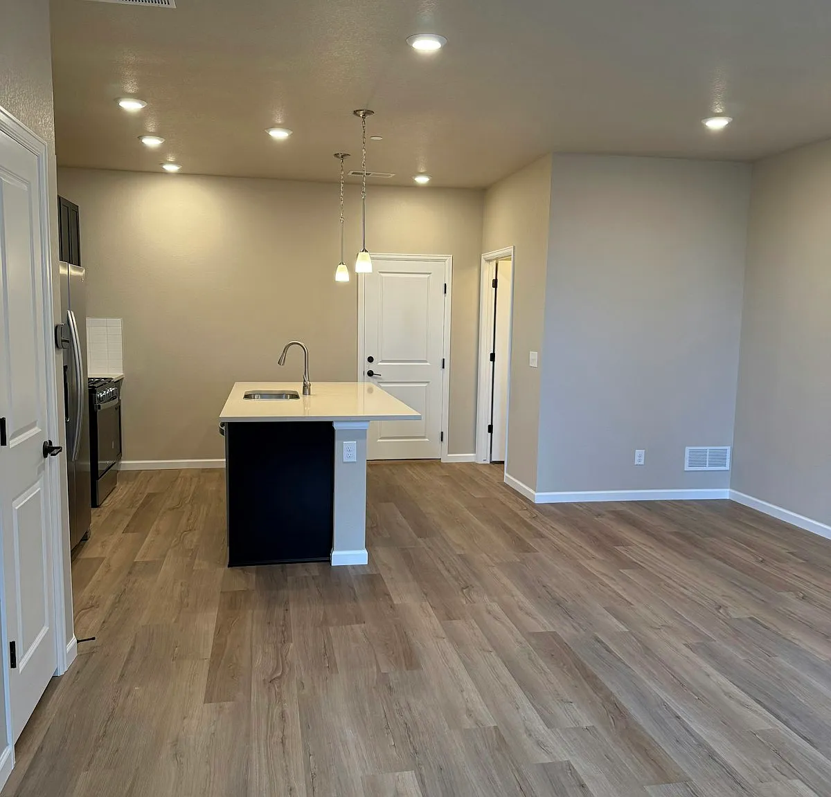 462 Millwall Cir — Photo 4