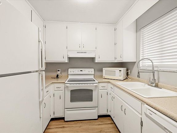 2nd image of 216 Dixie Dr APT B4