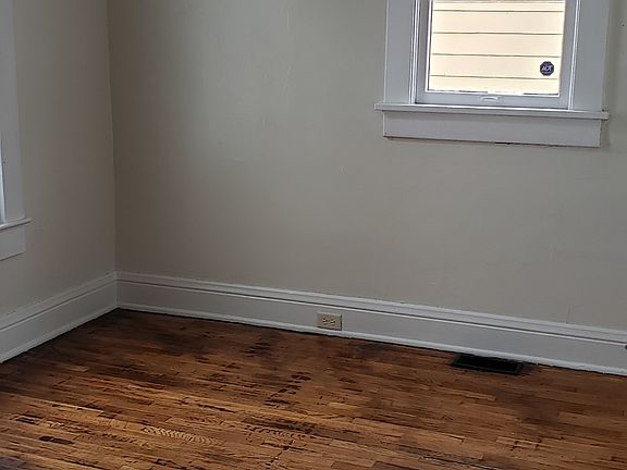 4th image of 307 W Washington St