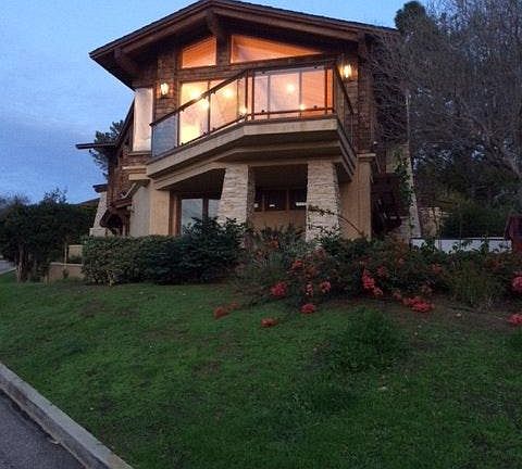 4th image of 610 Amphitheatre Dr