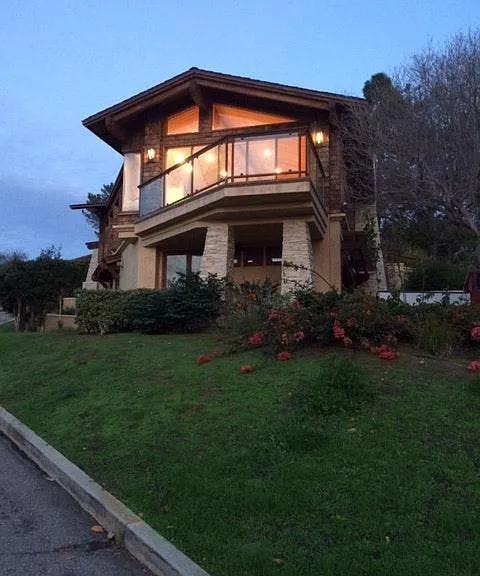 610 Amphitheatre Dr — Photo 2