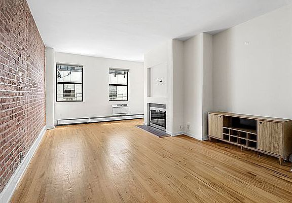 5th image of 201 E 12th St APT 507