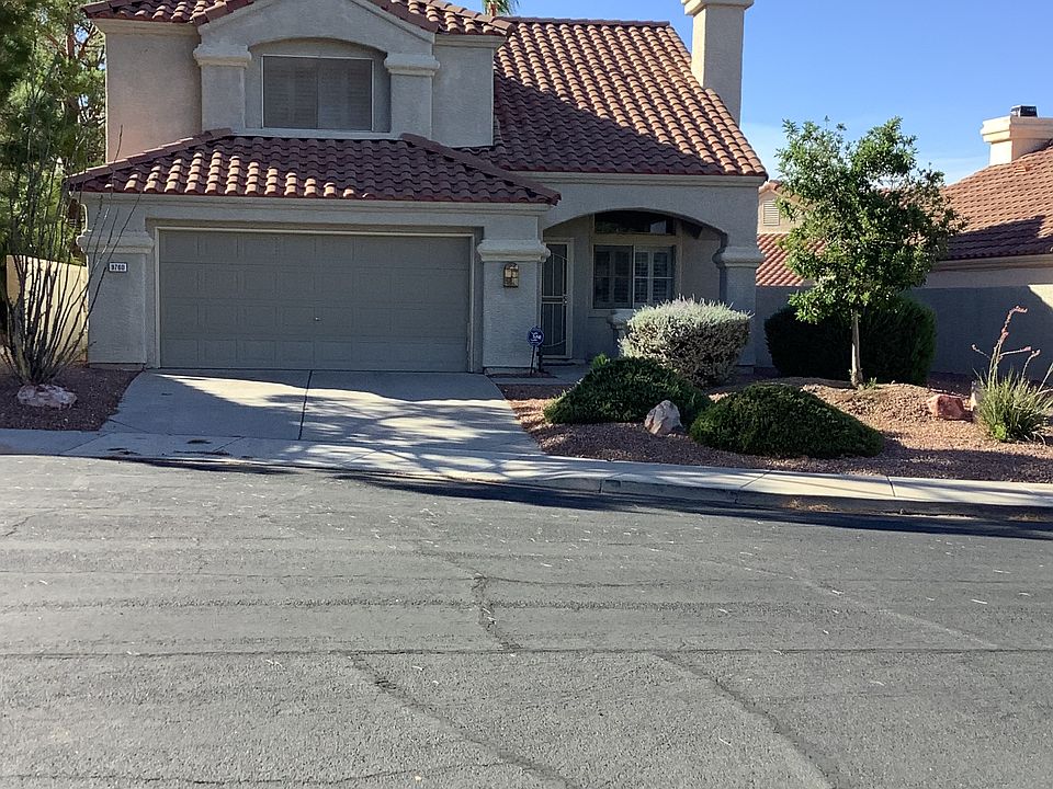 Street view of house located In a cul-de-sac.