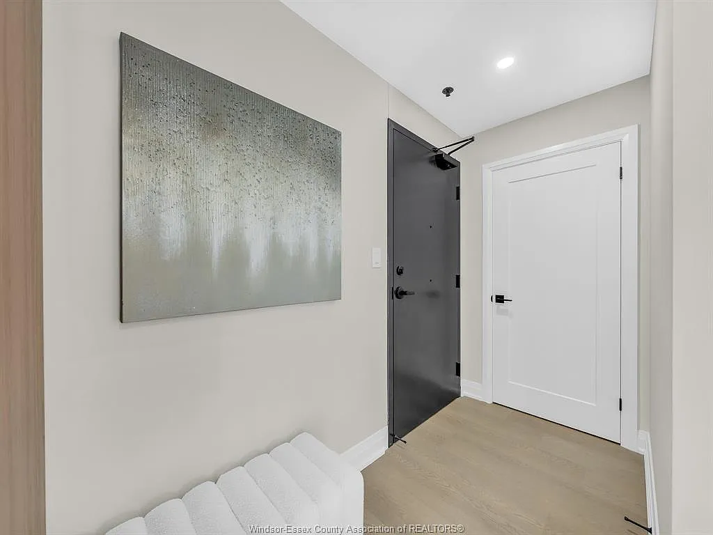 2 bed, 1060 sqft, $2,300 — Photo 3