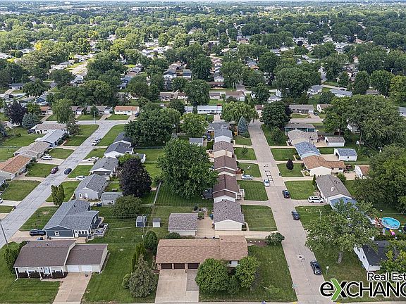 3rd image of 1528 Spruce Hills Dr