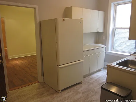 Rented by Realty 2000 Corp | media 10