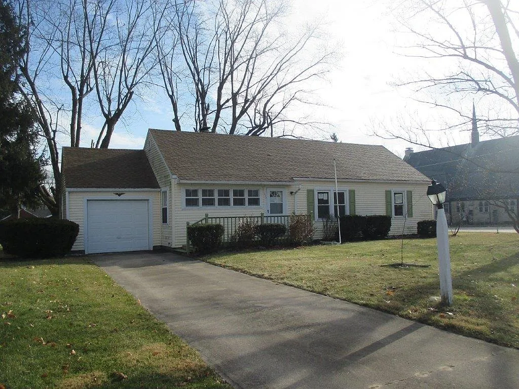506 N Summit St photo 1