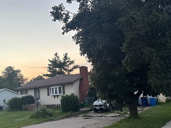 2nd image of 300 1st St W