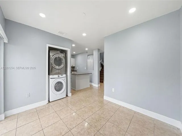 902 SW 8th Pl — Photo 3
