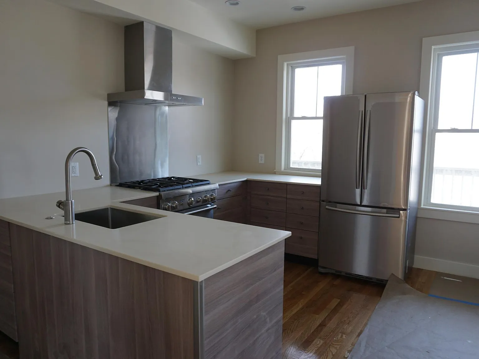 3 bed, 1400 sqft, $3,300 — Photo 2
