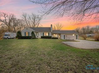 1425 S Crissey Rd, Holland, OH 43528