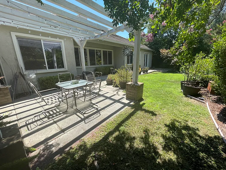 1900 Casterbridge Dr — Photo 50