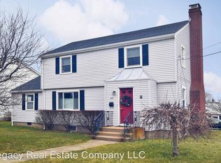 49 Maple Ave, Middletown, RI 02842