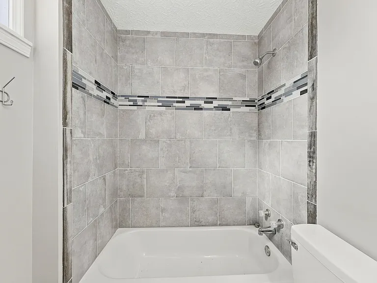 902 Warren Ave — Photo 15
