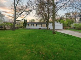 729 Henderson Rd, Howell, MI 48855