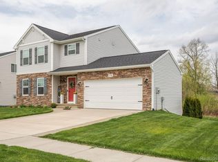 576 Knollwood Dr, Ortonville, MI