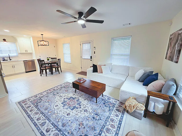 117 W Carter St — Photo 19