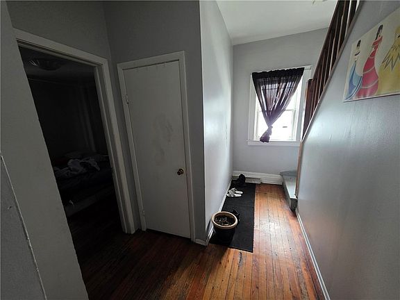 5th image of 124 Gray St
