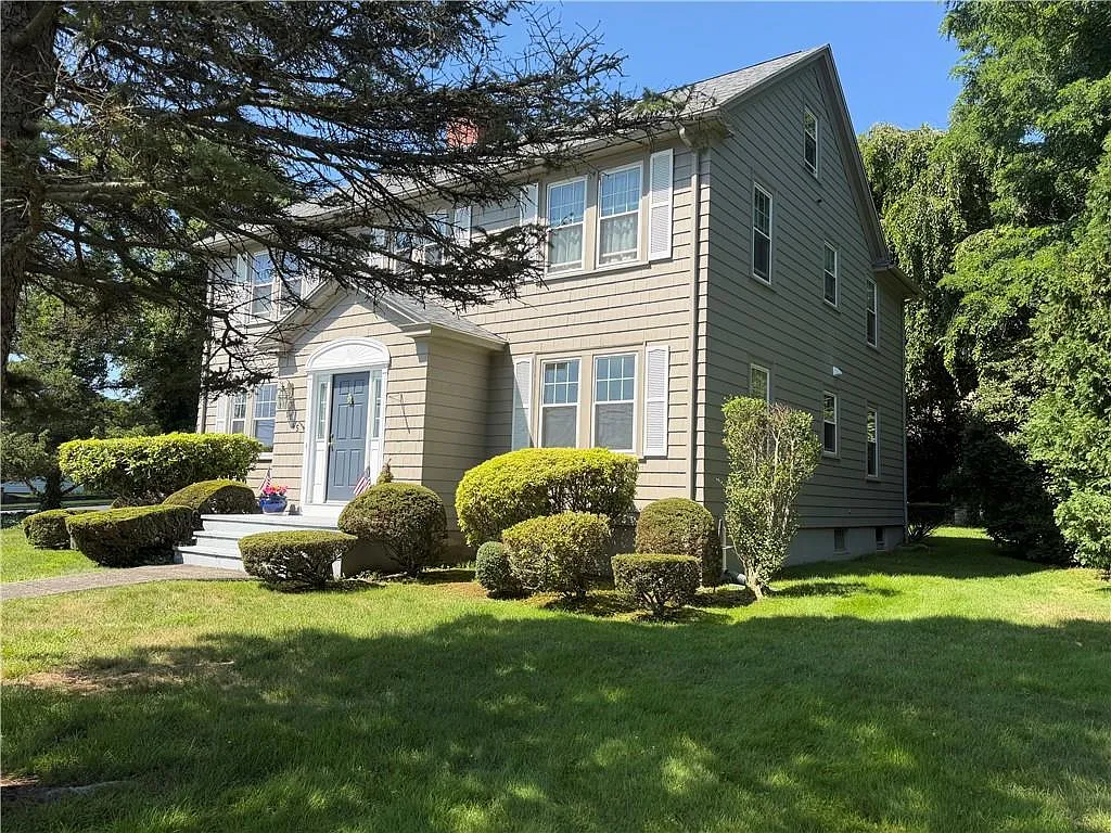 2 bed, 1.0 bath, 1136 sqft, $2,300 — Photo 1