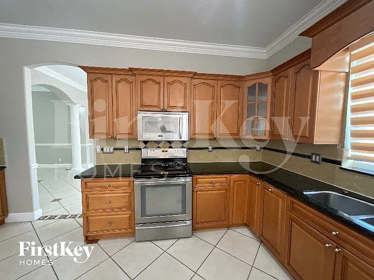 16324 SW 15th St — Photo 7