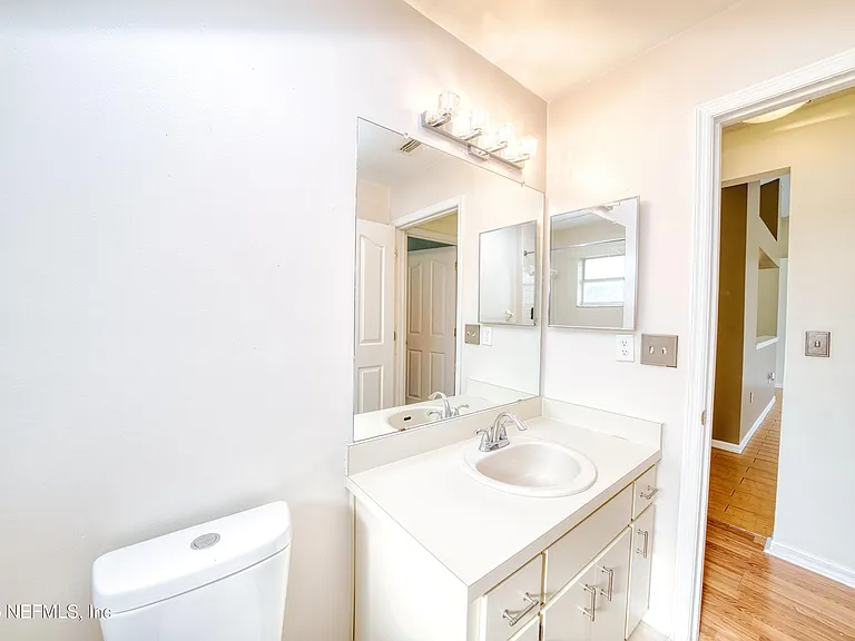 5628 Loma Vista Dr W — Photo 35