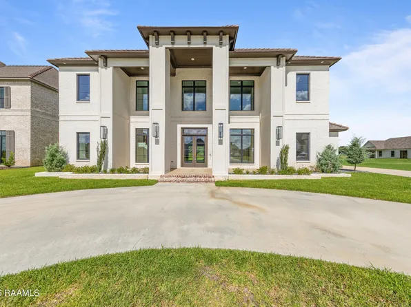 106 Trailing Oaks Dr, Youngsville, LA 70592